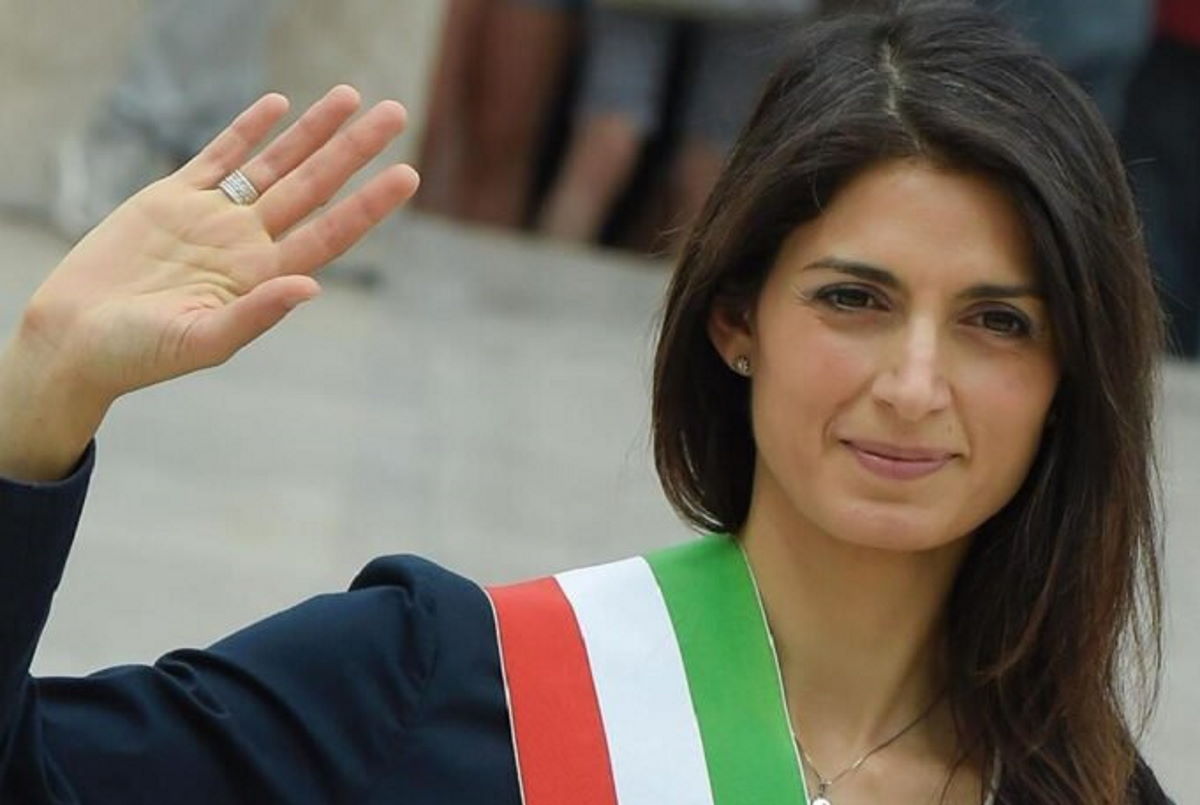 Beppe posta un sonetto a favore della Raggi e di Roma: un tempo sarebbero stati applausi, oggi gli attivisti delusi lo ignorano e dicono vaf...