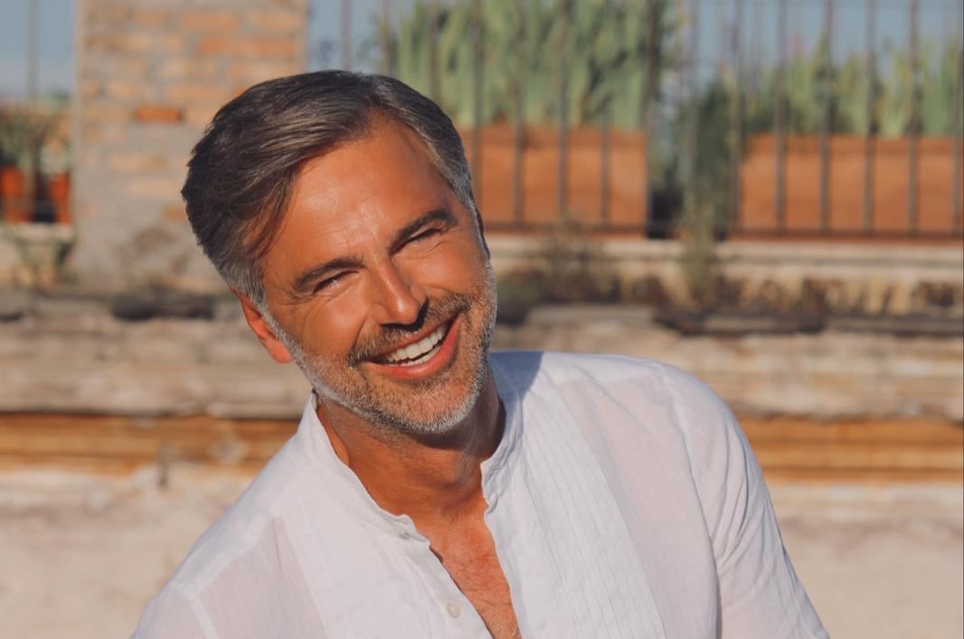 “Il Paese azzurro’ e’ un viaggio alla scoperta delle coste della nostra Italia e del suo mare”, di Beppe Convertini reduce dal grande successo di ascolti di Uno mattina in famiglia.