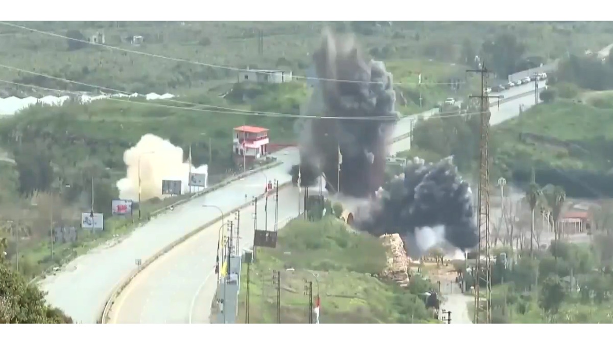 Libano, Israele distrugge l’ultimo ponte sul Litani. Beirut: “Subito il cessate il fuoco per trattare”