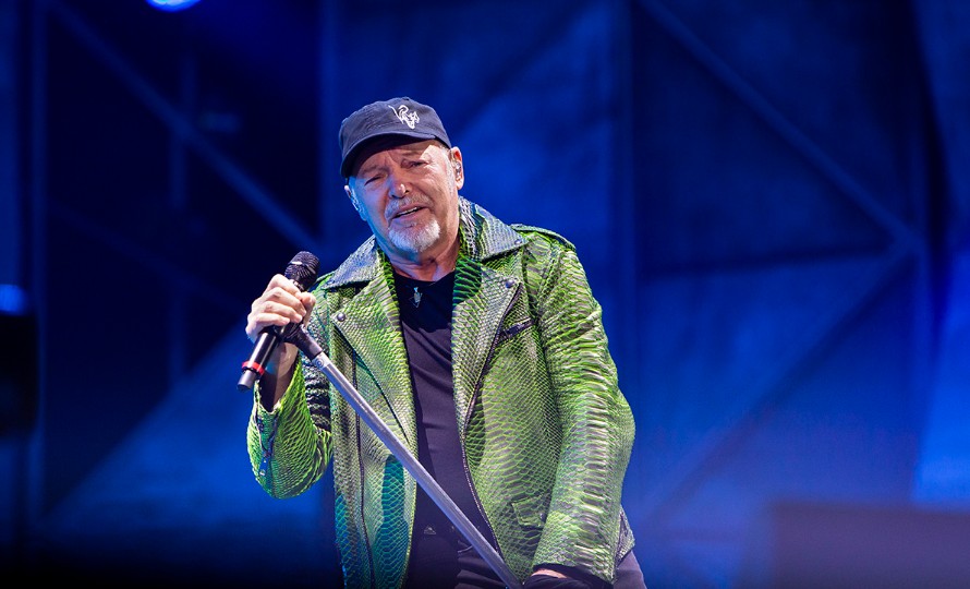 Vasco Rossi infiamma Rimini: in 24mila allo Stadio Romeo Neri