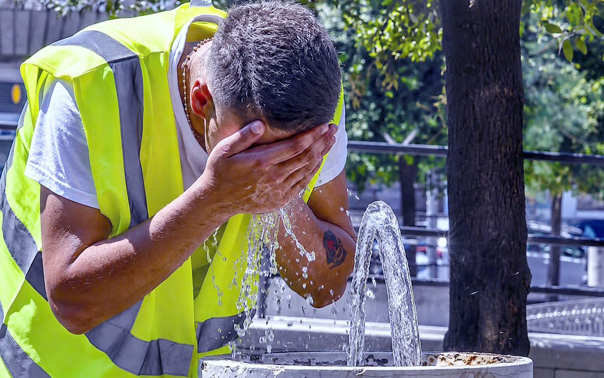 Caldo, domenica ancora da bollino rosso in 19 città: la quarta ondata non dà tregua all'Italia, soprattutto al centro e al sud